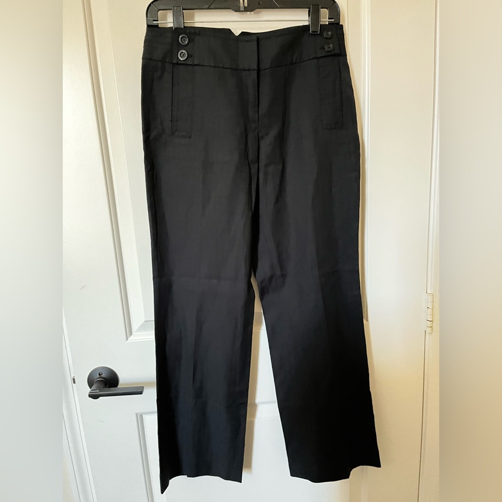 Black pants with botton details